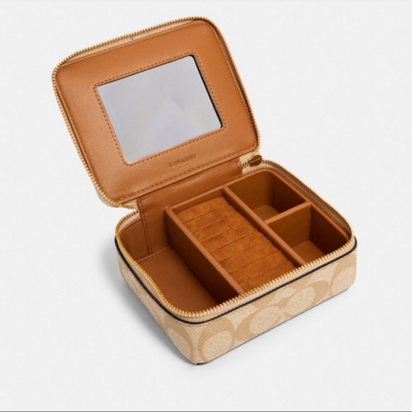 🛑BOGO FREE🆕COACH Gold/Creamy Chalk Jewelry Box/Case - Picture 5 of 7